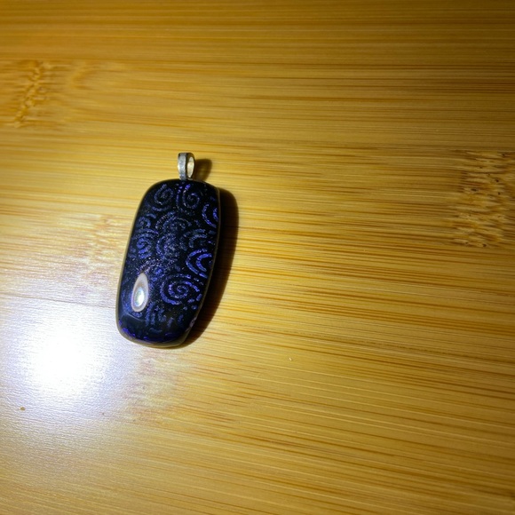 Art Glass pendant with sterling silver loop - Picture 4 of 4